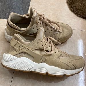 Nike Women’s Huaraches size 7.5